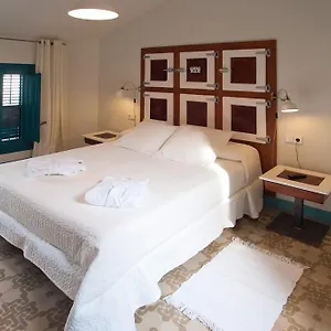 https://hostal-chic.catalonia-hotels.com
